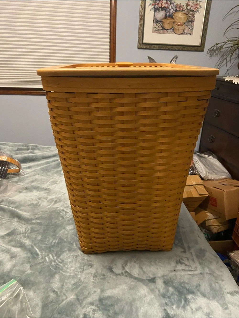 Longaberger Woven Hamper Basket with lid 2005.